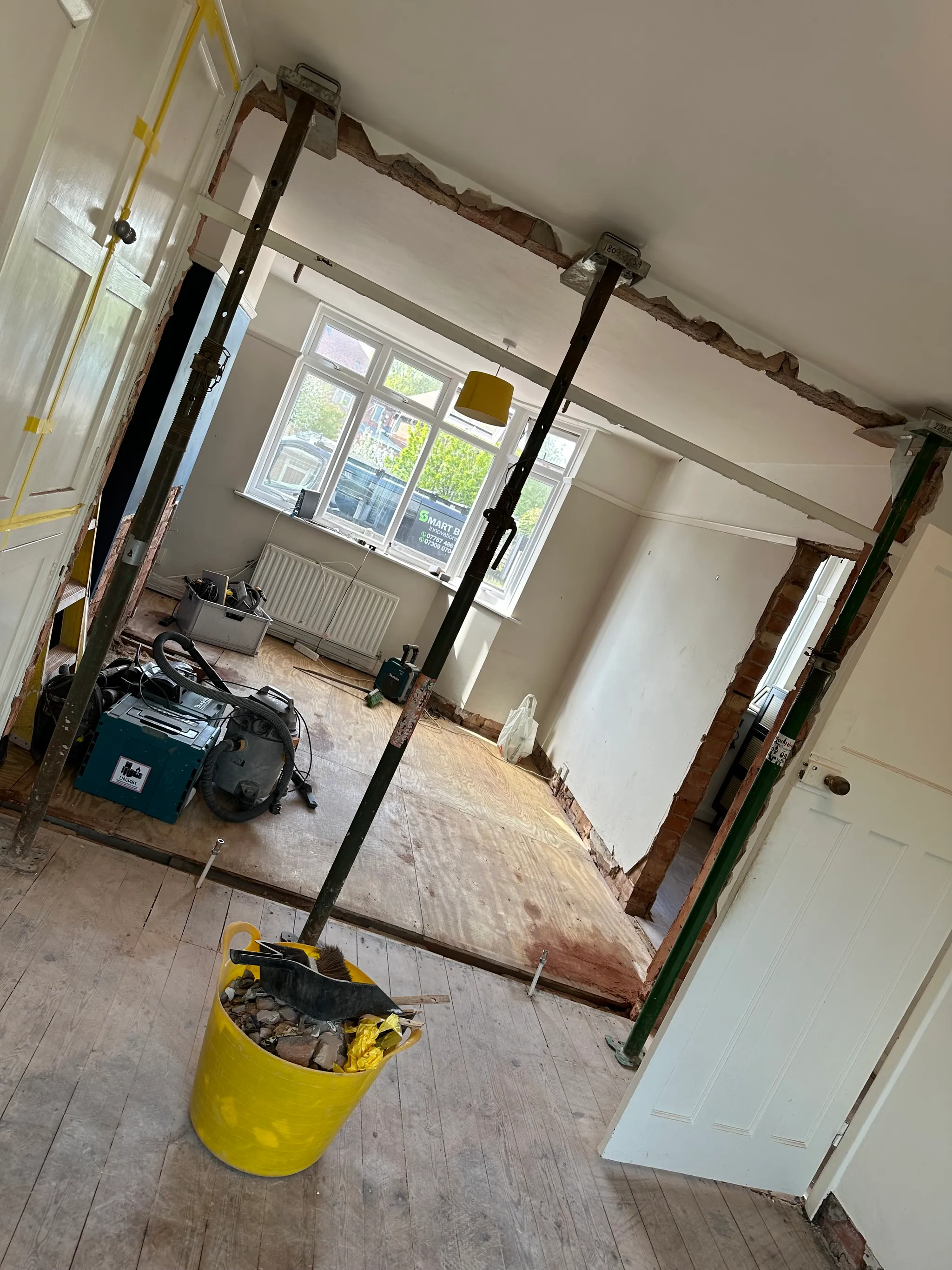 Living room - Image 2