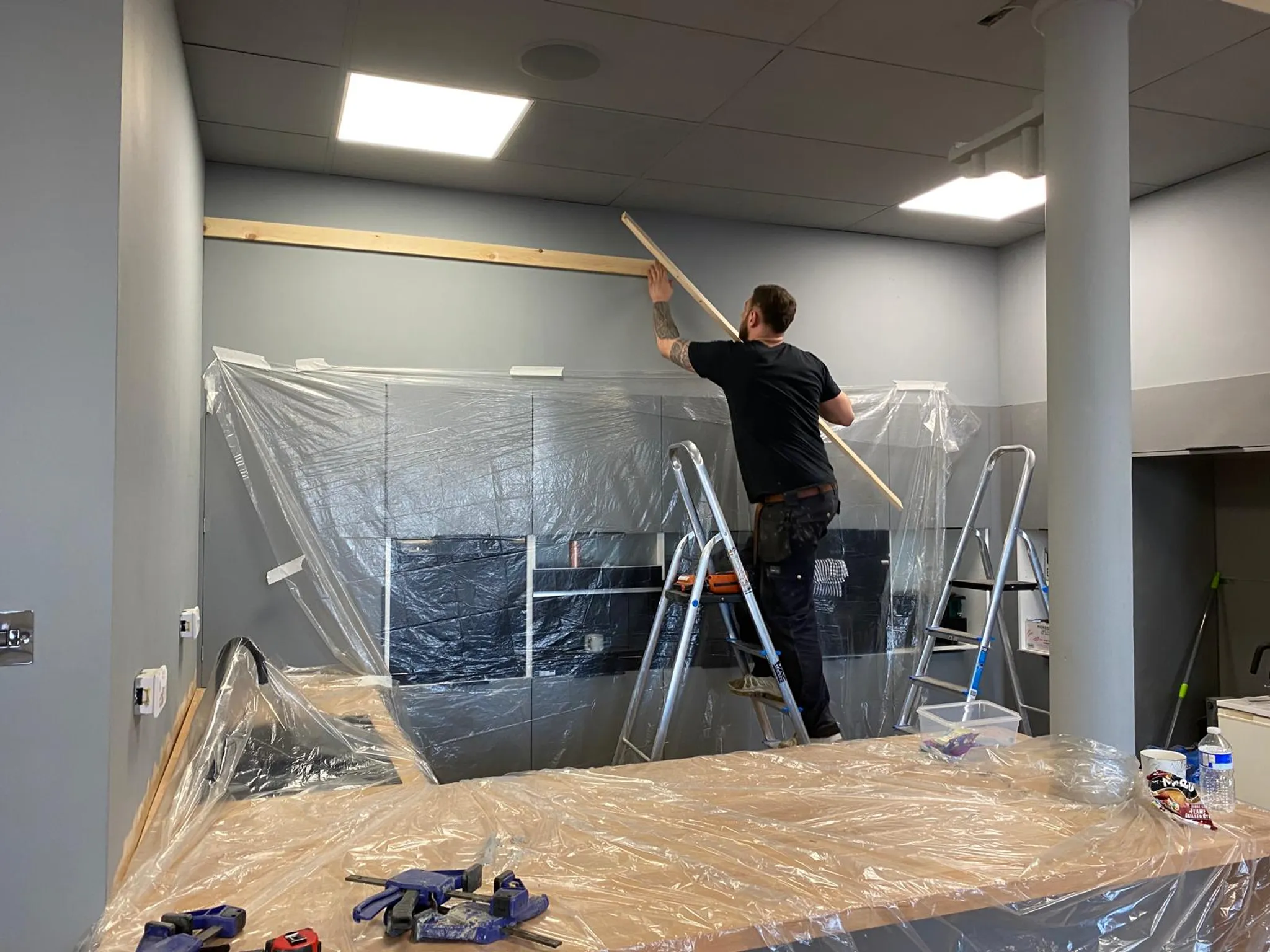 Kitchen Fabric Technicians Table - Image 13