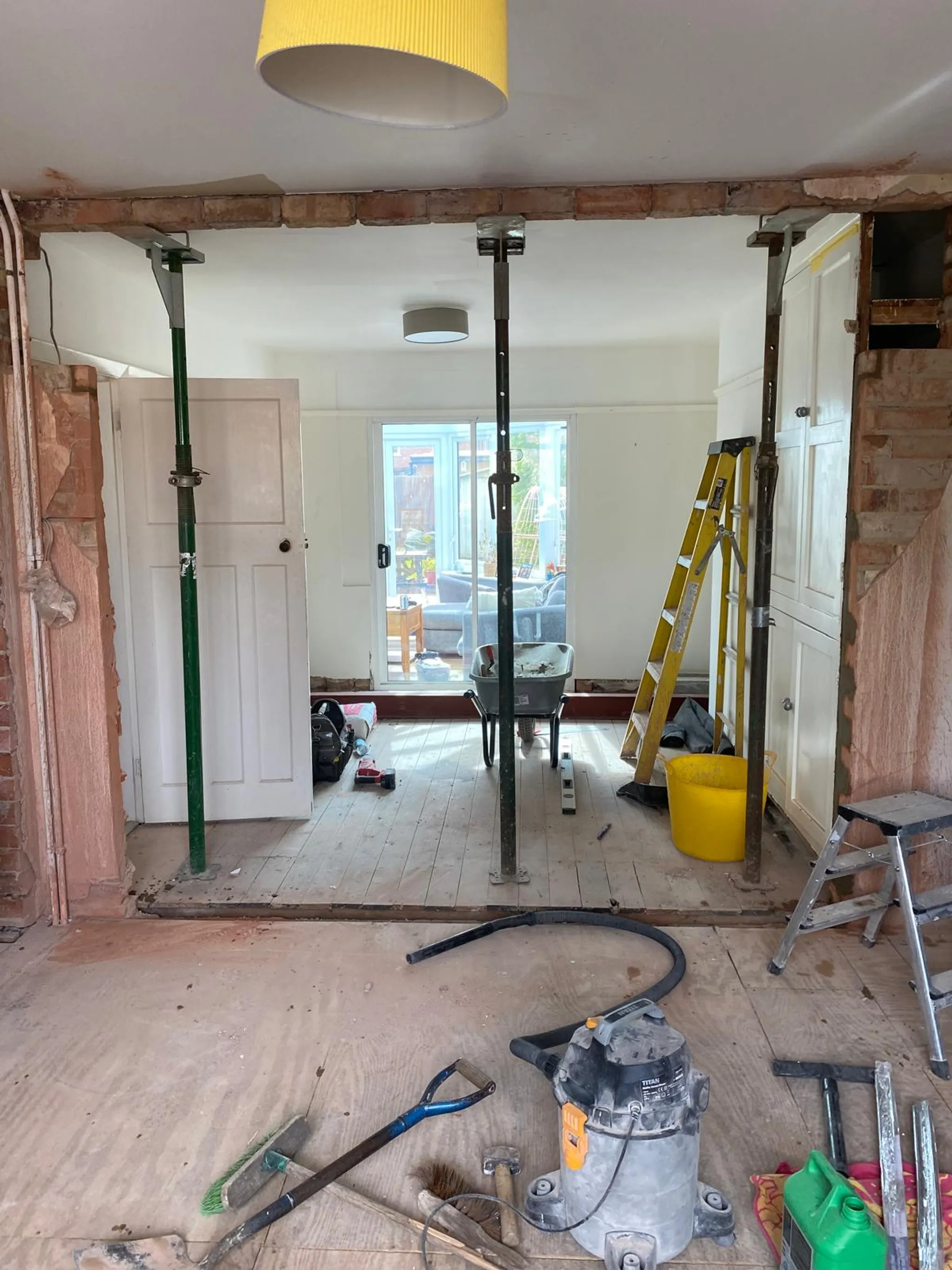 Living room - Image 12